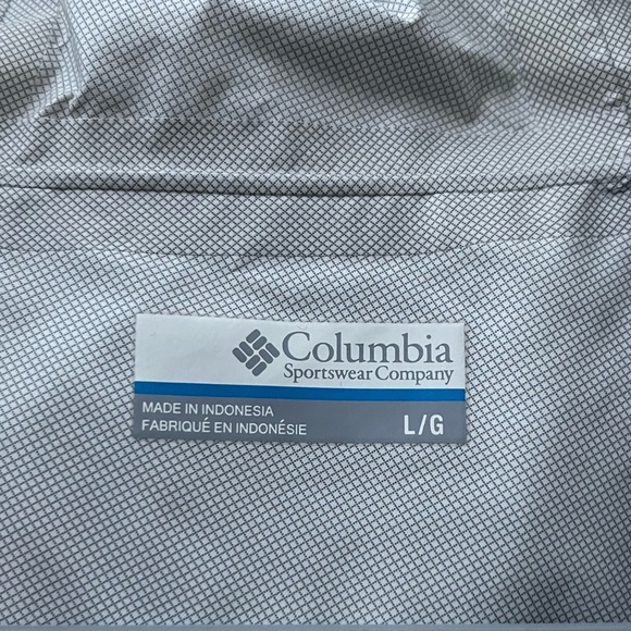Women’s Columbia Rain Jacket, Omni-Tech, Size L - Picture 3 of 4